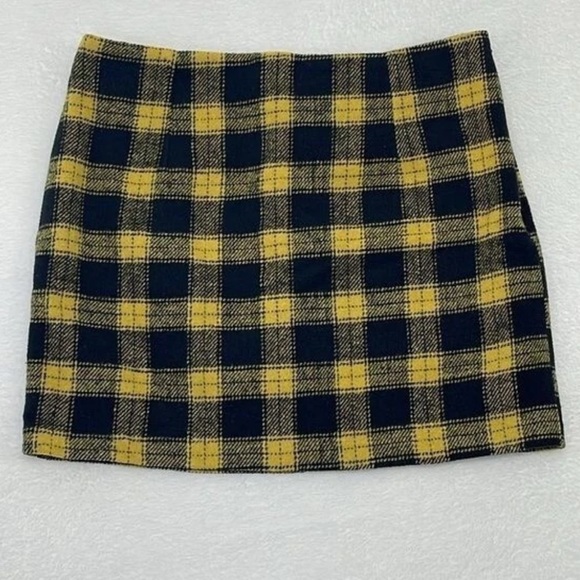 Forever 21 Dresses & Skirts - Forever 21 Plaid‎ Mini Skirt Black Yellow Sz Medium